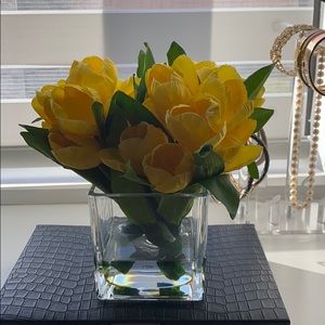 Artificial flower vase
